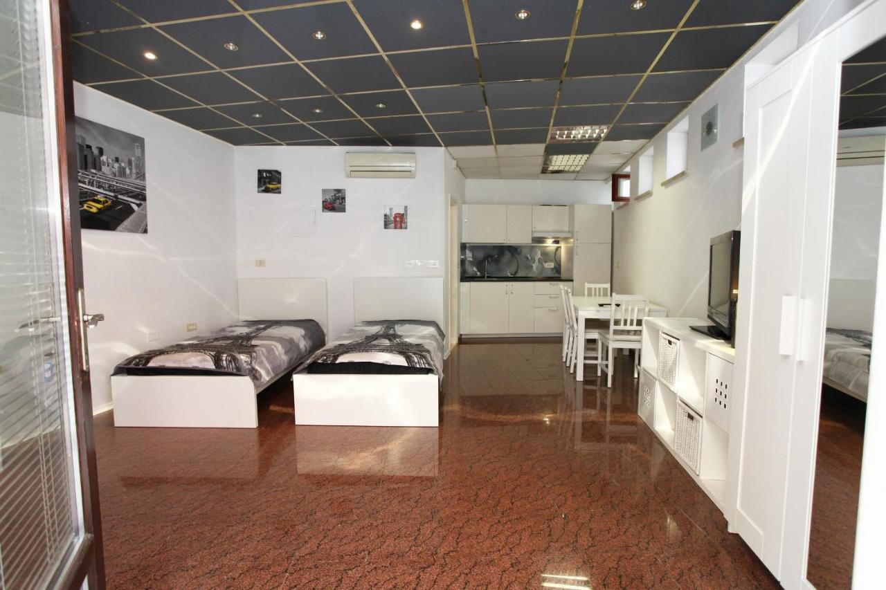 Koper Central King Studio Samo Exterior foto
